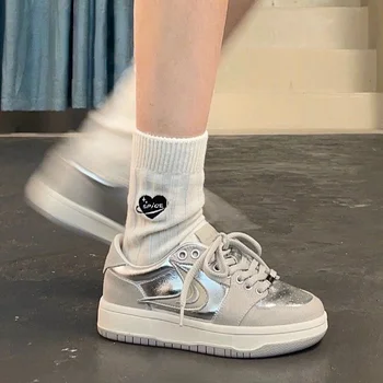 SHANPA/ серебристые модные кроссовки для женщин, дизайнерская летняя обувь на платформе с нишевой вышивкой, Дышащая обувь для скейтборда в стиле пэчворк